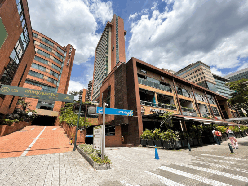 Leblón Suites Hotel