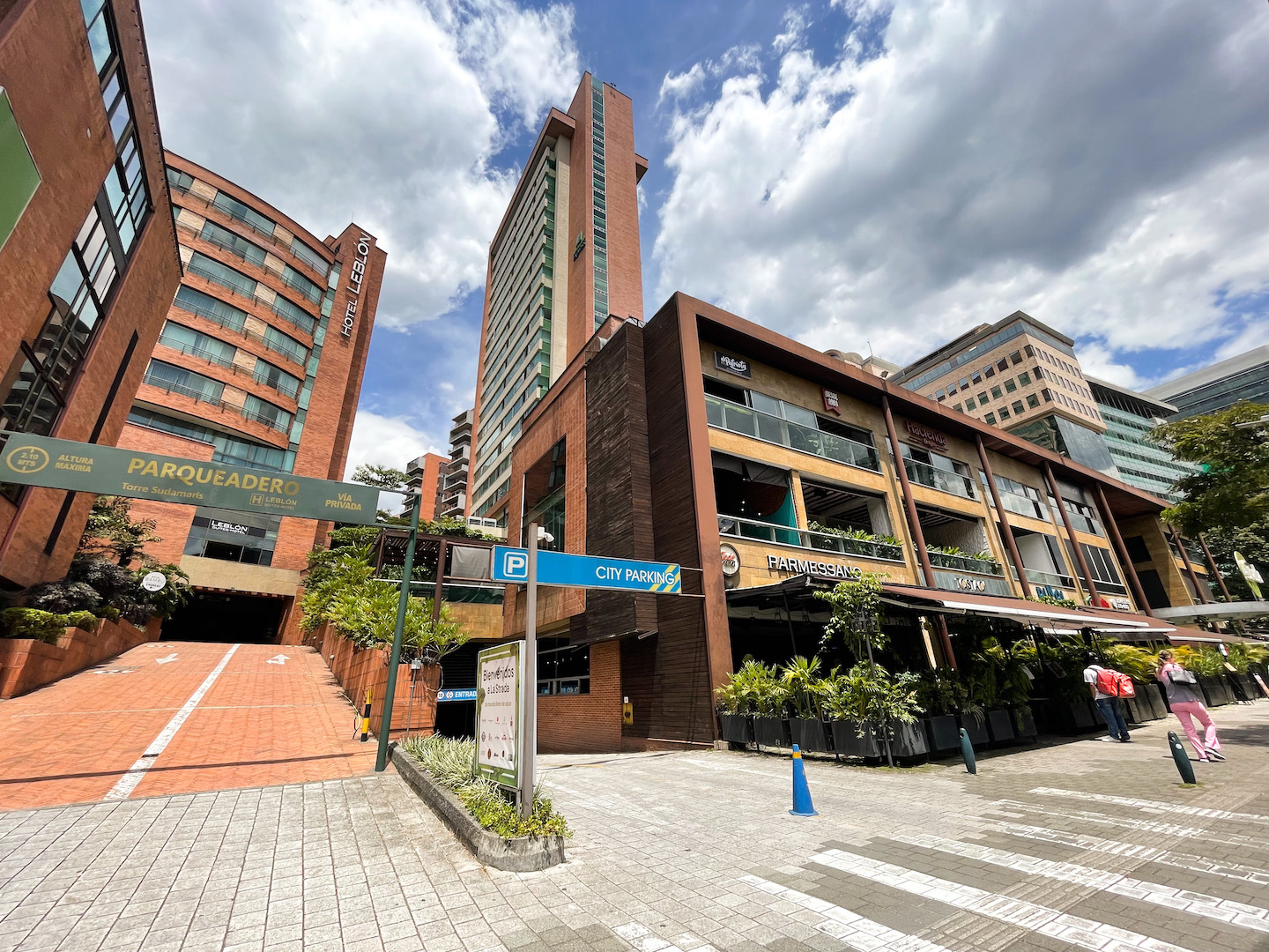 Leblón Suites Hotel